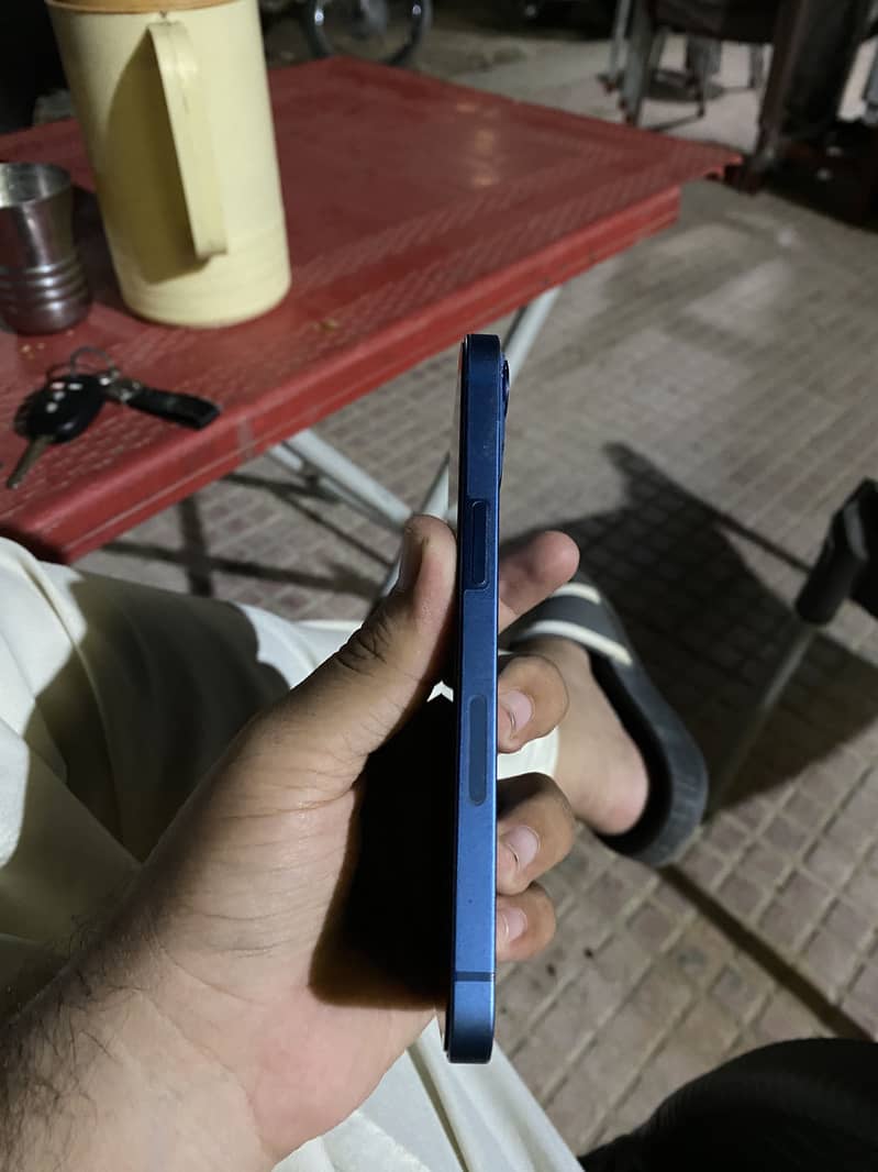 Apple iPhone 13 5