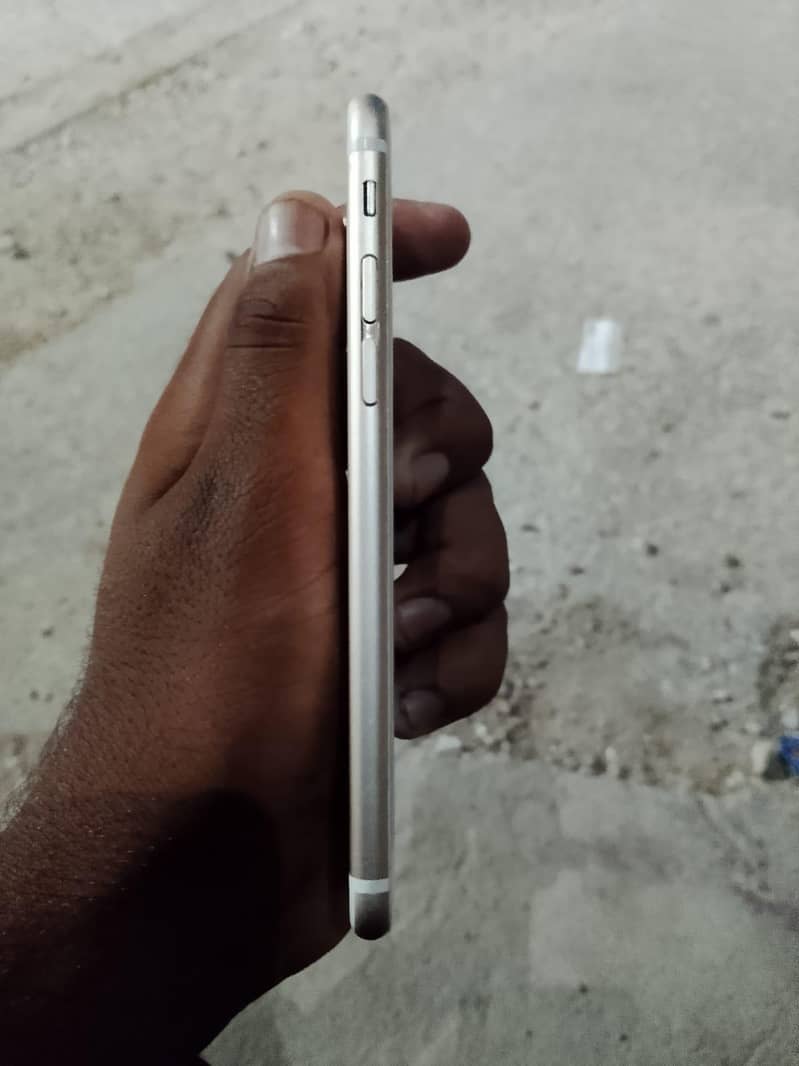 Apple iPhone 6S 4