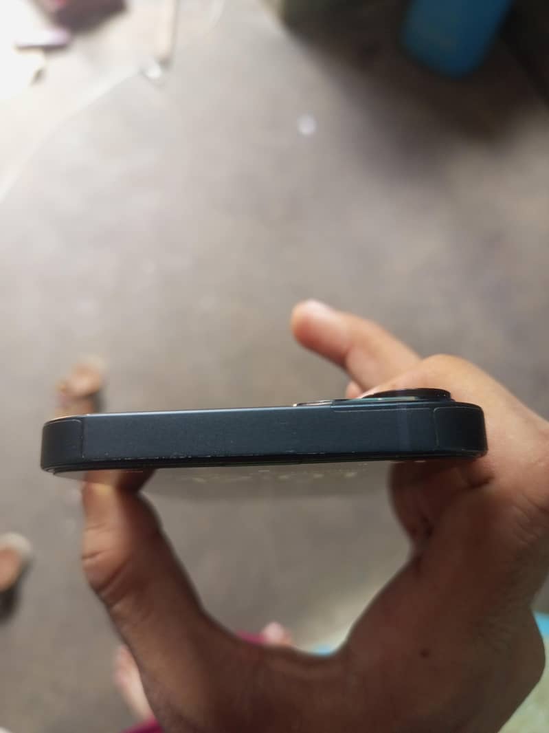 Apple iPhone 13 2