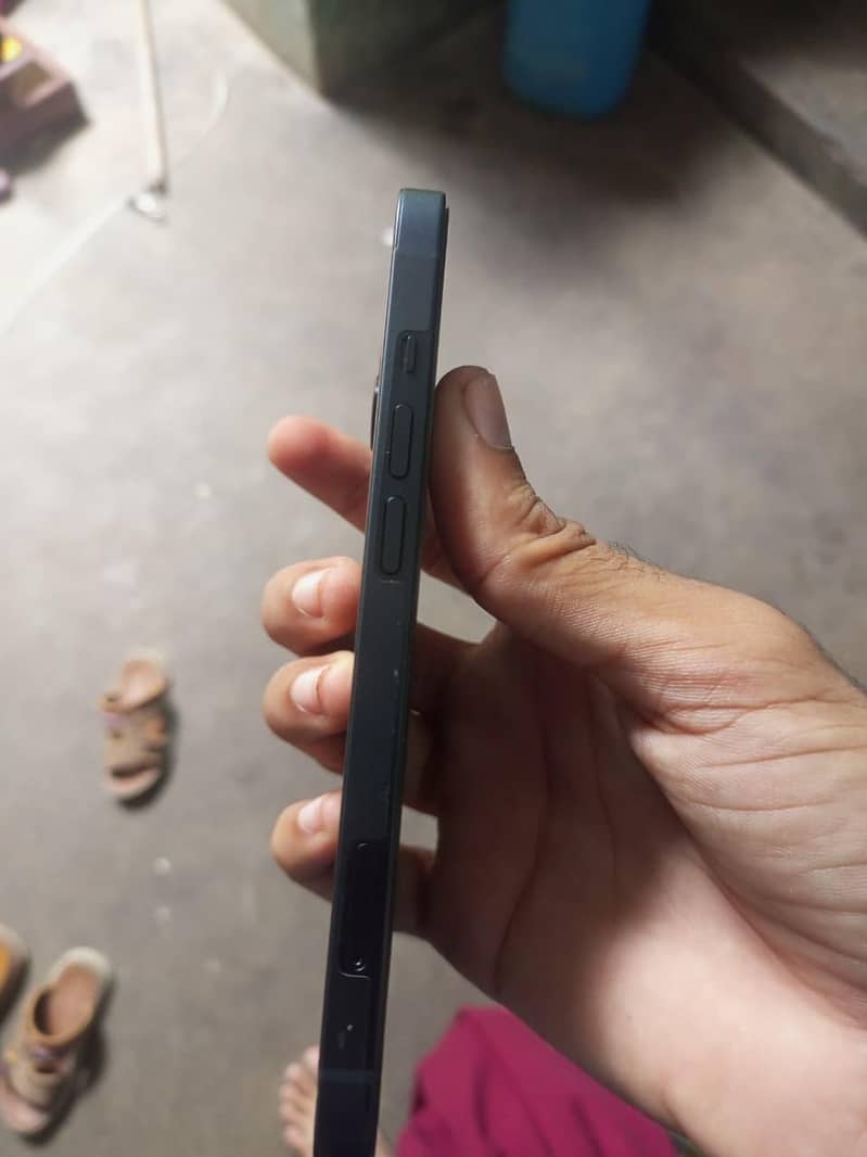 Apple iPhone 13 6