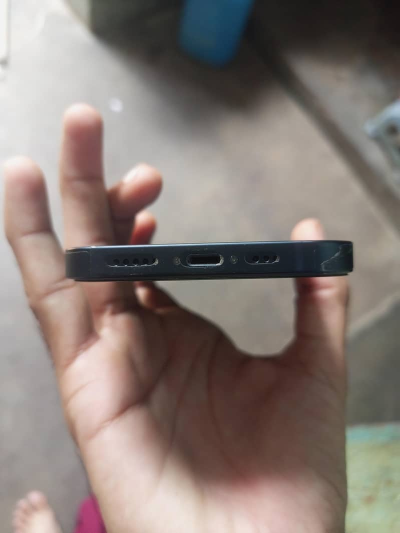Apple iPhone 13 8