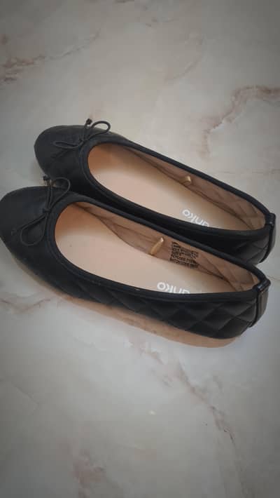 GIRLS BLACK PUMPS