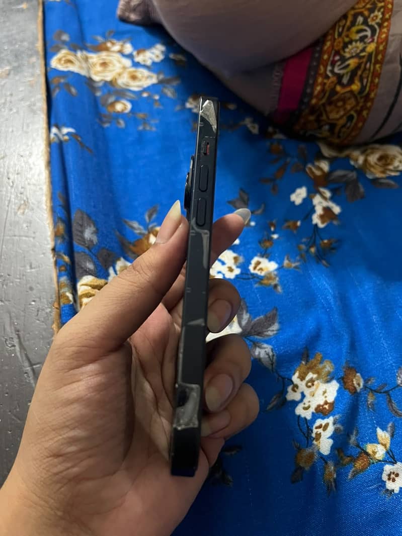 Apple iPhone 14 3