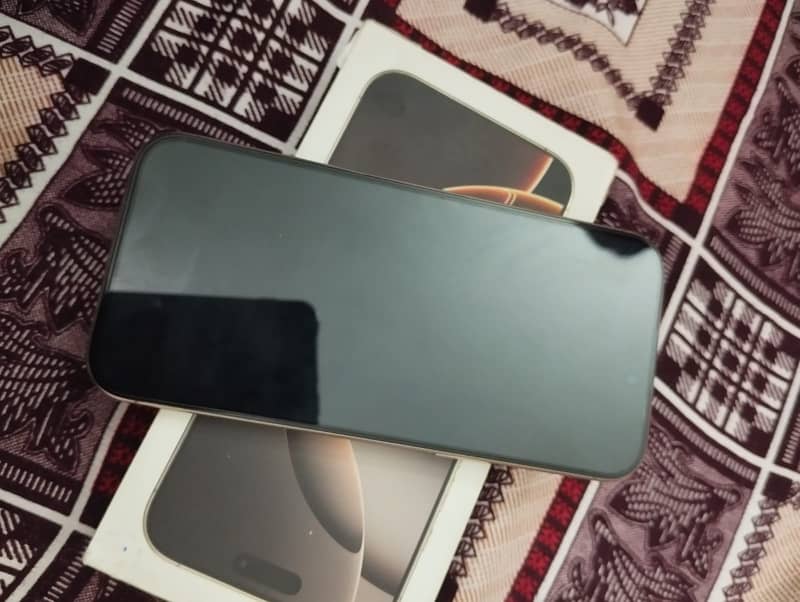 Apple iPhone 16 Pro Max 1