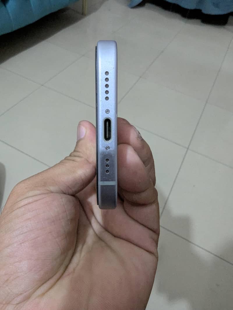 Apple iPhone 15 4