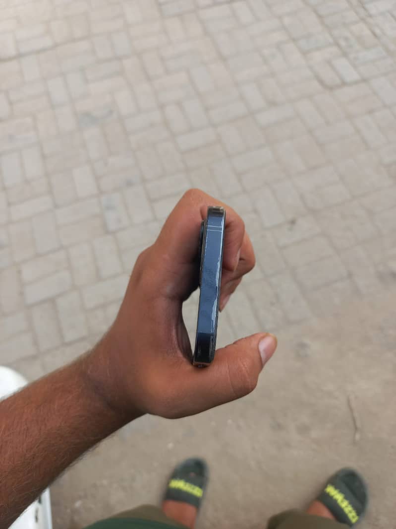 Apple iPhone 12 3