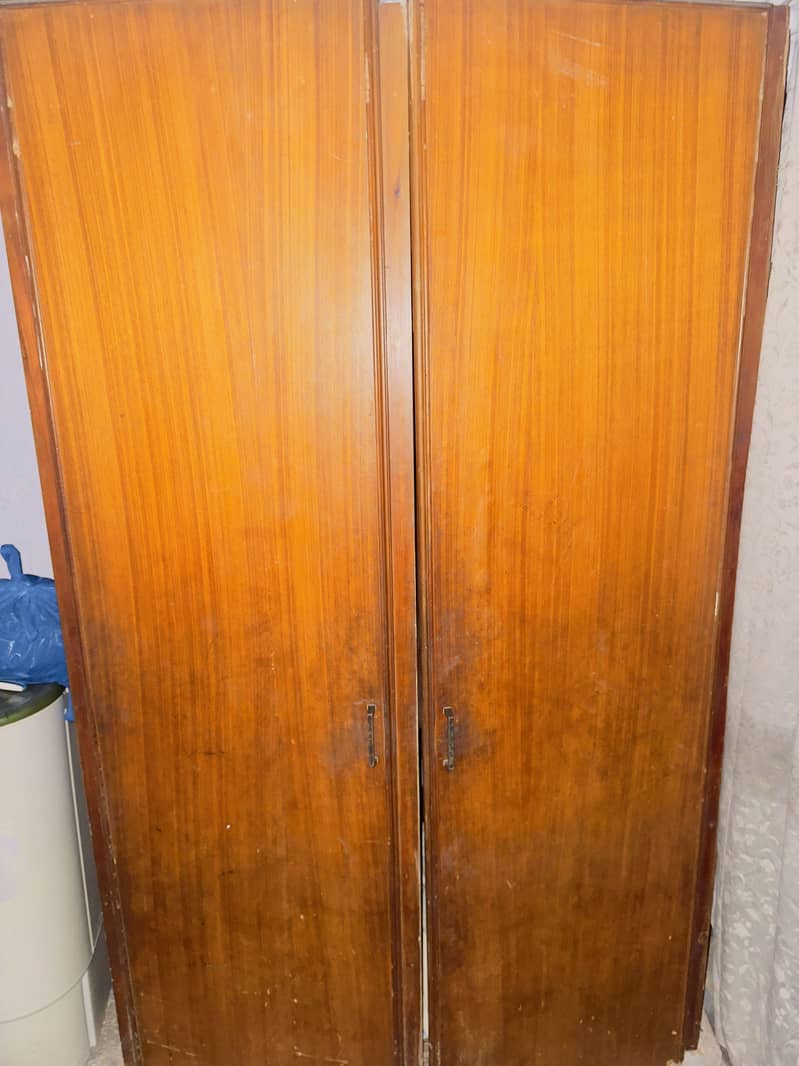 Hanging wardrobe 1