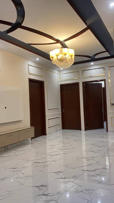 COMMERCIAL PORTION AVAILABLE FOR RENT GULSHAN-E-IQBAL BLOCK 5  Prime Location: Gulshan-e-Iqbal Block 5, near Madina Masjid