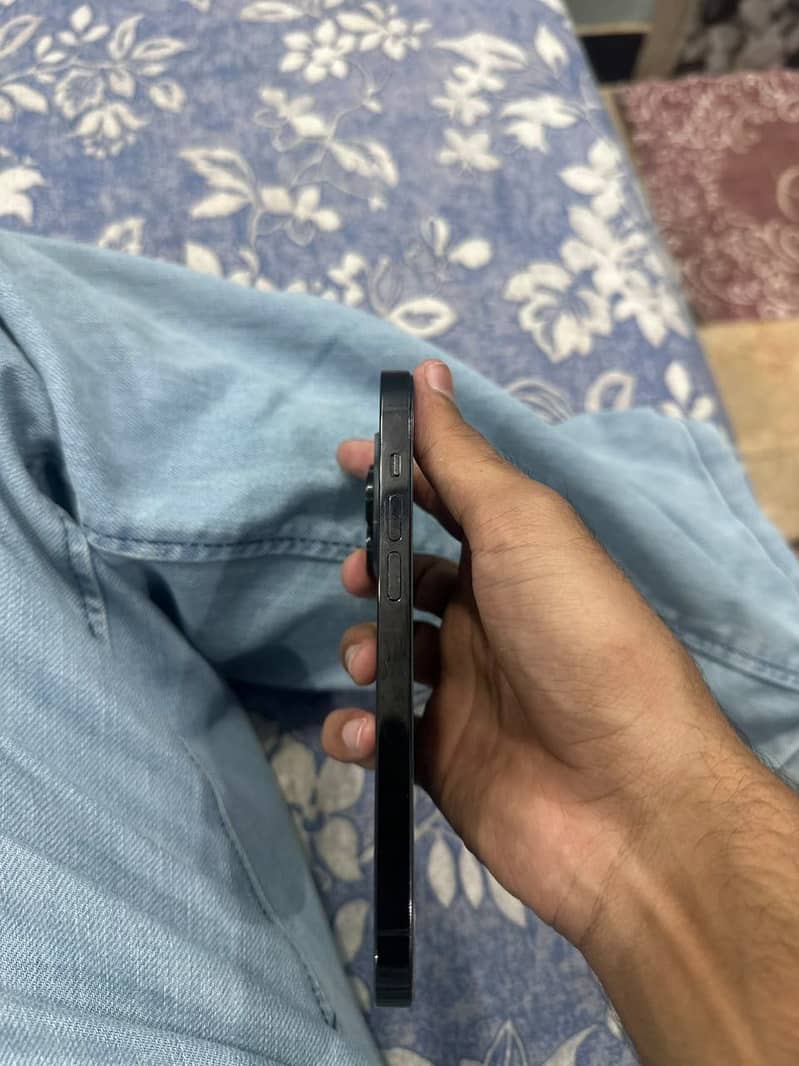 Apple iPhone 14 Pro 2
