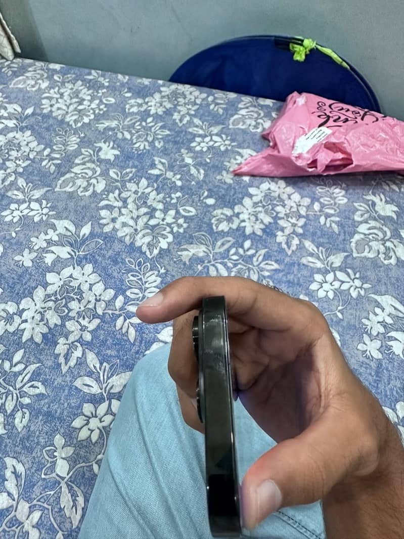 Apple iPhone 14 Pro 12