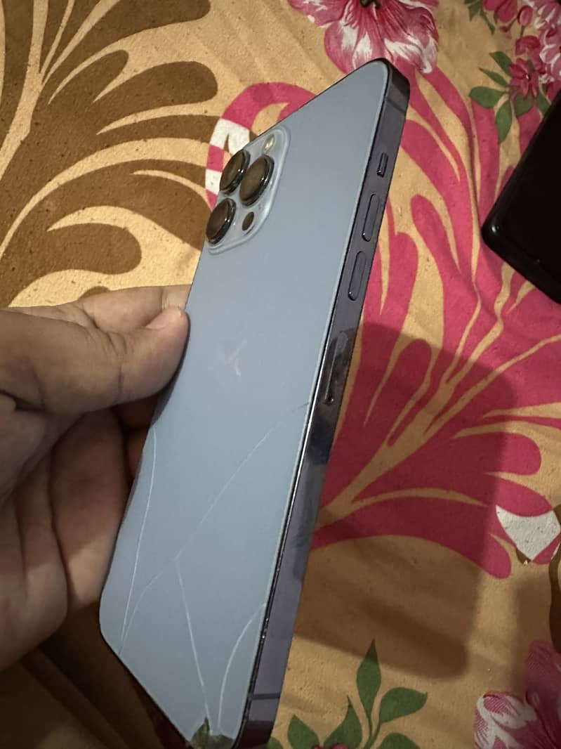 Apple iPhone 13 Pro Max 4