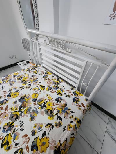 Queen size bed