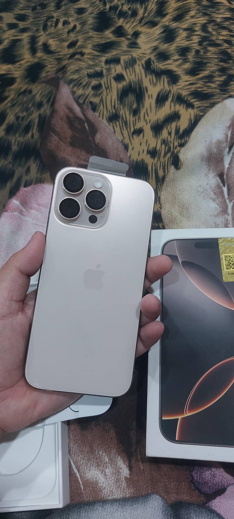 Apple iPhone 16 Pro Max 2