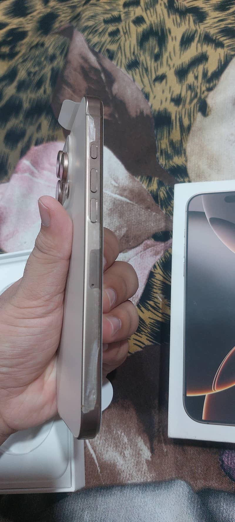 Apple iPhone 16 Pro Max 4