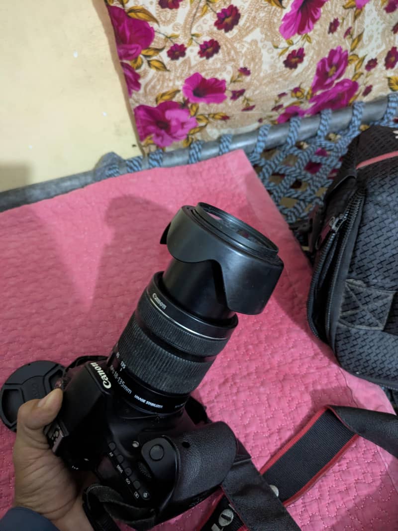 DSLR camera 0
