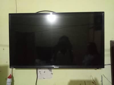 urgent sale led in good condition