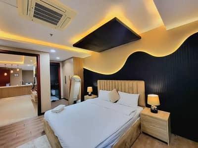 1 BED FLAT Available For PER DAY 6500 In Prime Location of Bahria Town Lahore