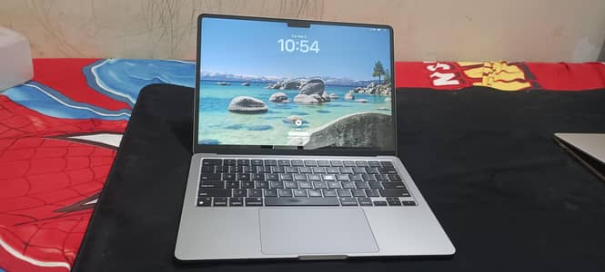 MacBook Air M3 13inch (16/512)