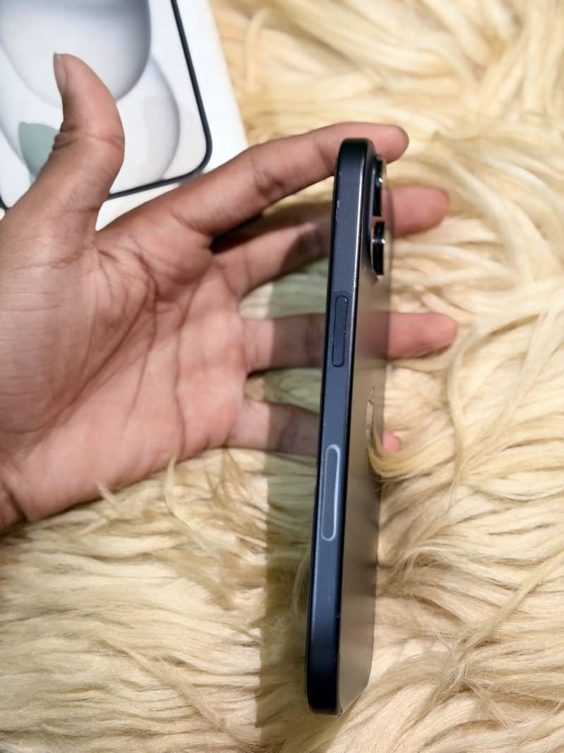 Apple iPhone 15 5