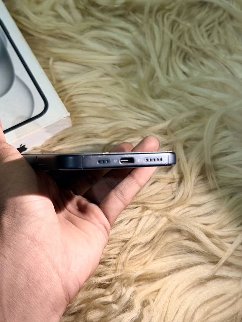 Apple iPhone 15 4