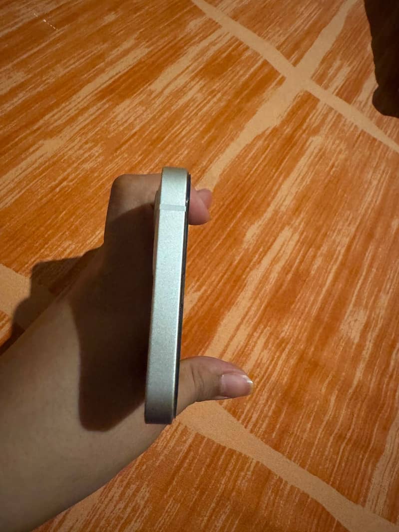 Apple iPhone 12 1