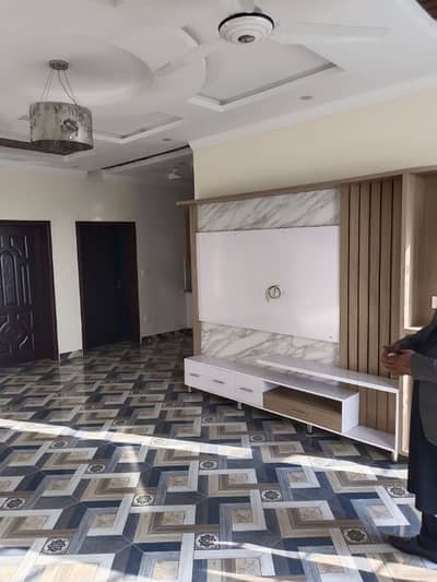 10 Marla Full House 3 Bedroom Gulistan Colony For Rent Prime Location