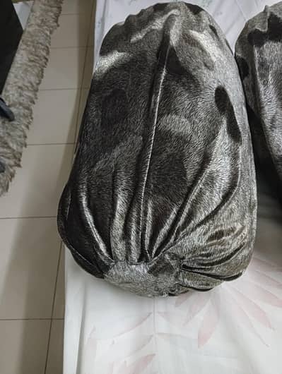 3 round pillows