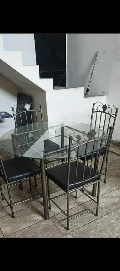Dinning Table and Chairs Set