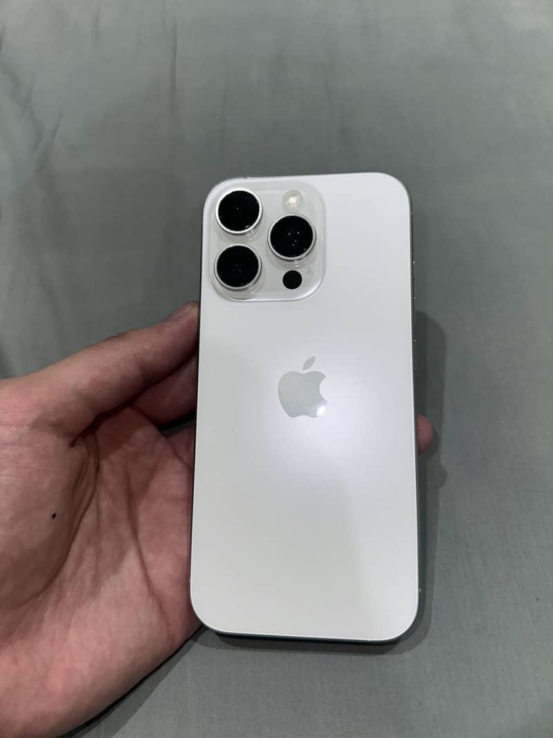 Apple iPhone 16 Pro 0