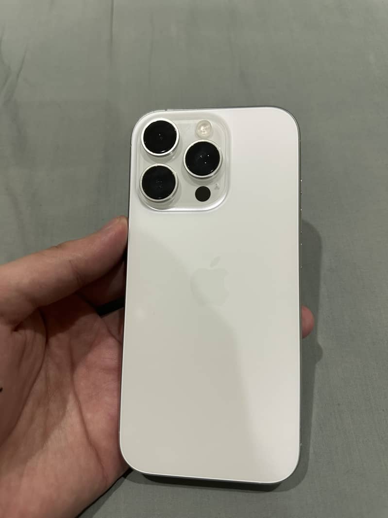 Apple iPhone 16 Pro 2