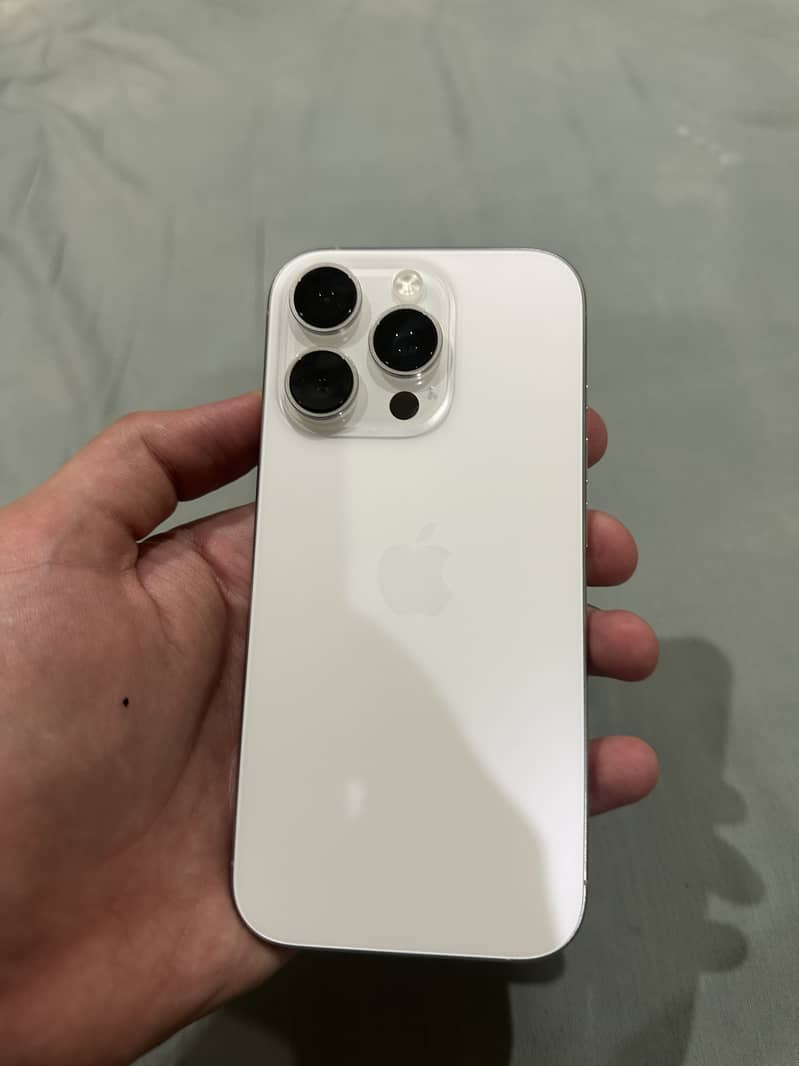 Apple iPhone 16 Pro 8