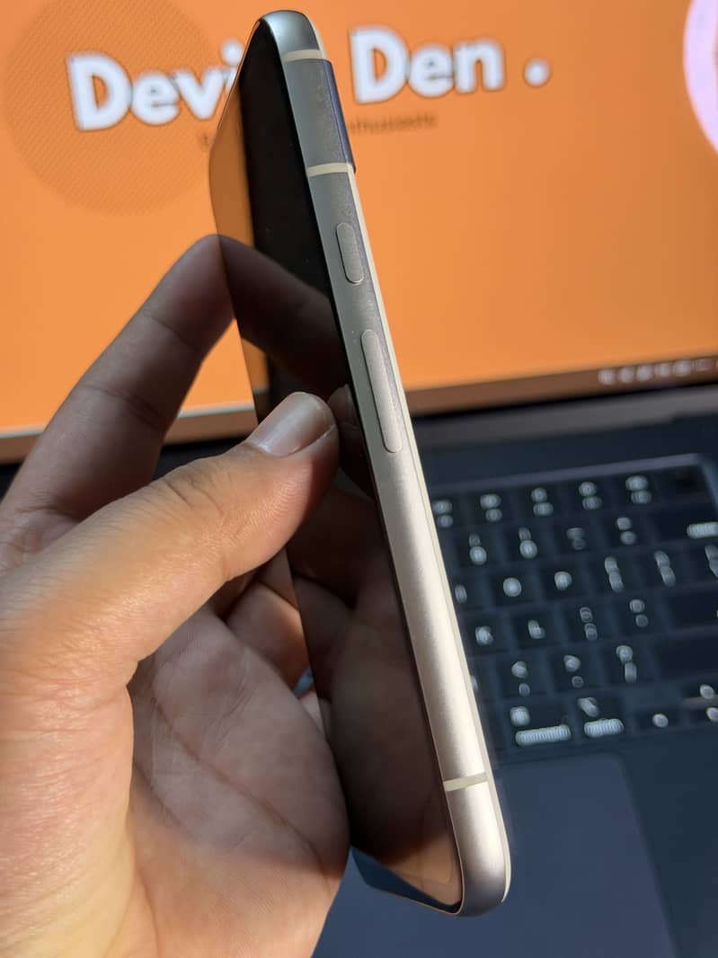 Google Pixel 8a 11