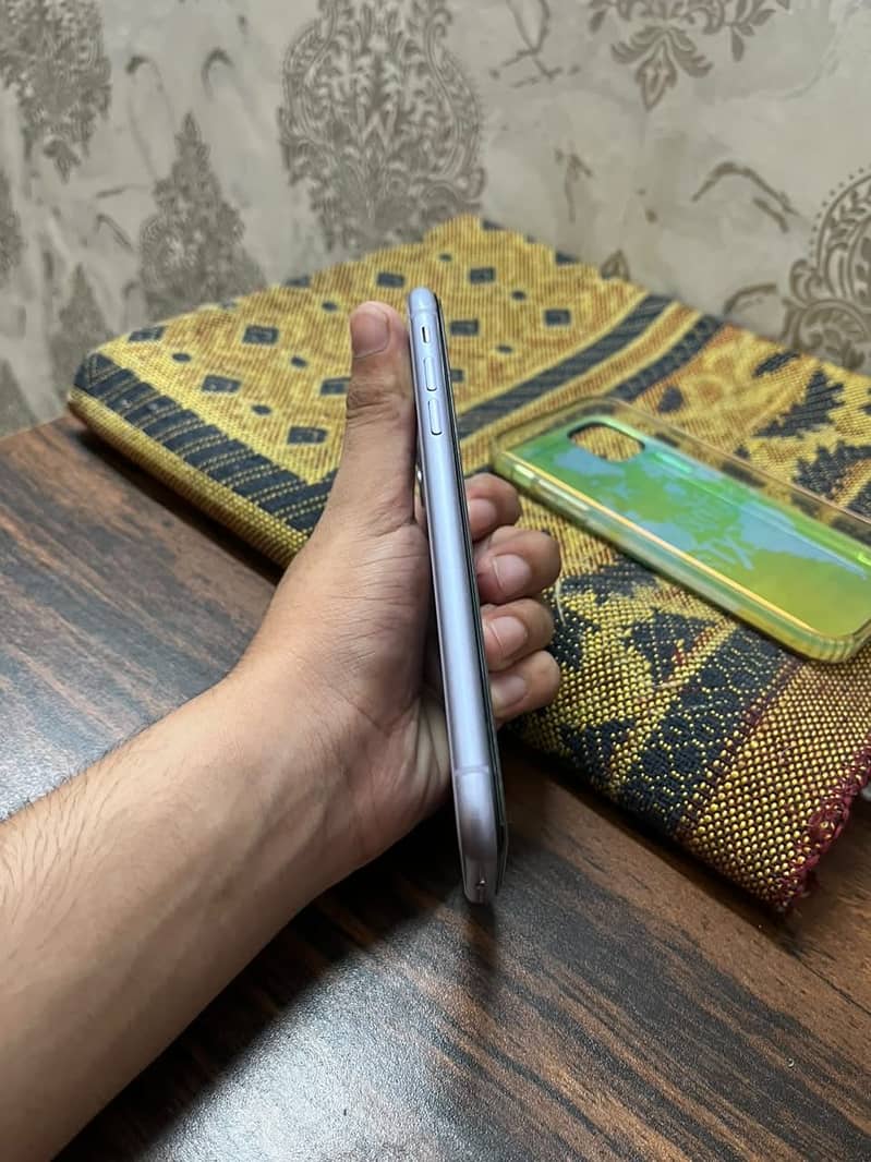 Apple iPhone 11 3