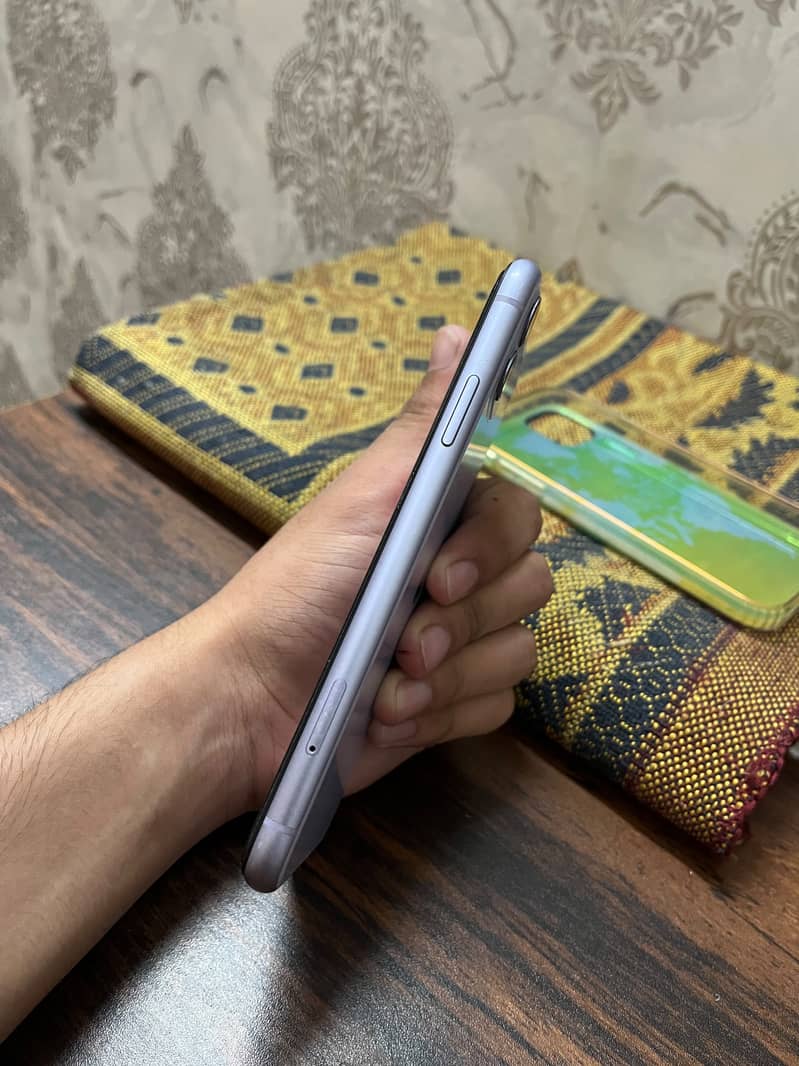 Apple iPhone 11 4