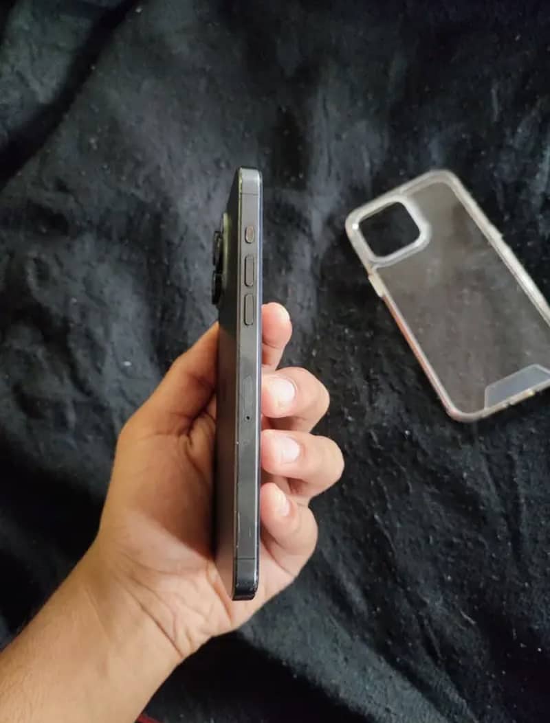 IPhone 15 pro max 2