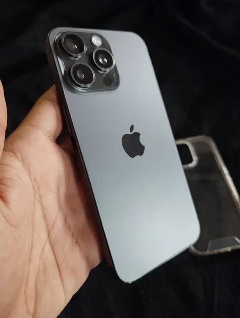 IPhone 15 pro max 3