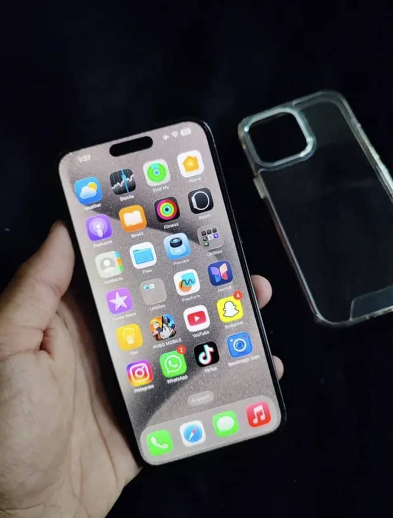 IPhone 15 pro max 4