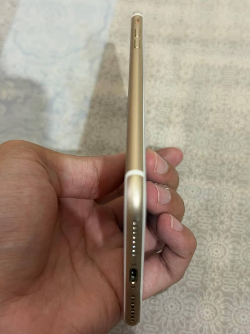 Apple iPhone 7 Plus 5
