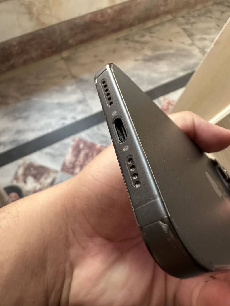 Apple iPhone 15 Pro Max 3