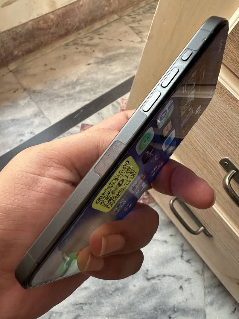 Apple iPhone 15 Pro Max 4