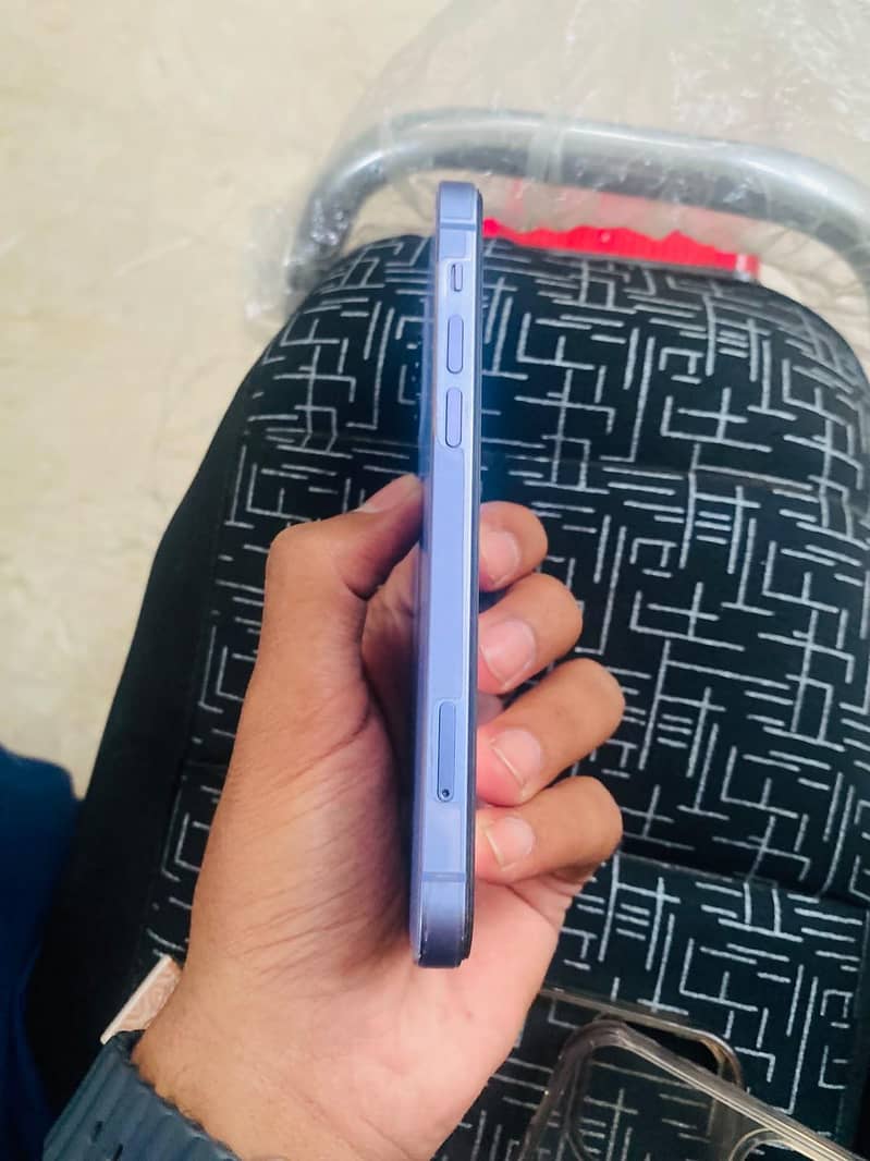 Apple iPhone 12 6