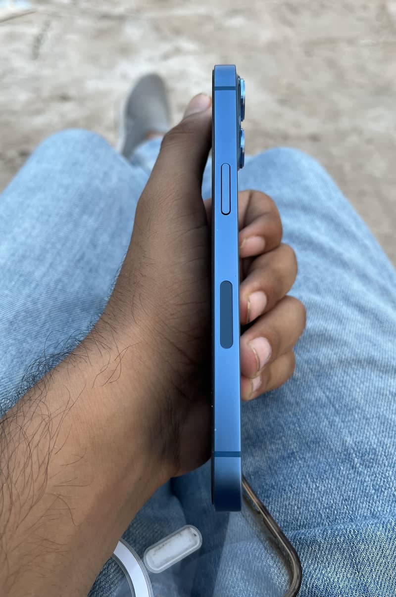 Apple iPhone 13 2