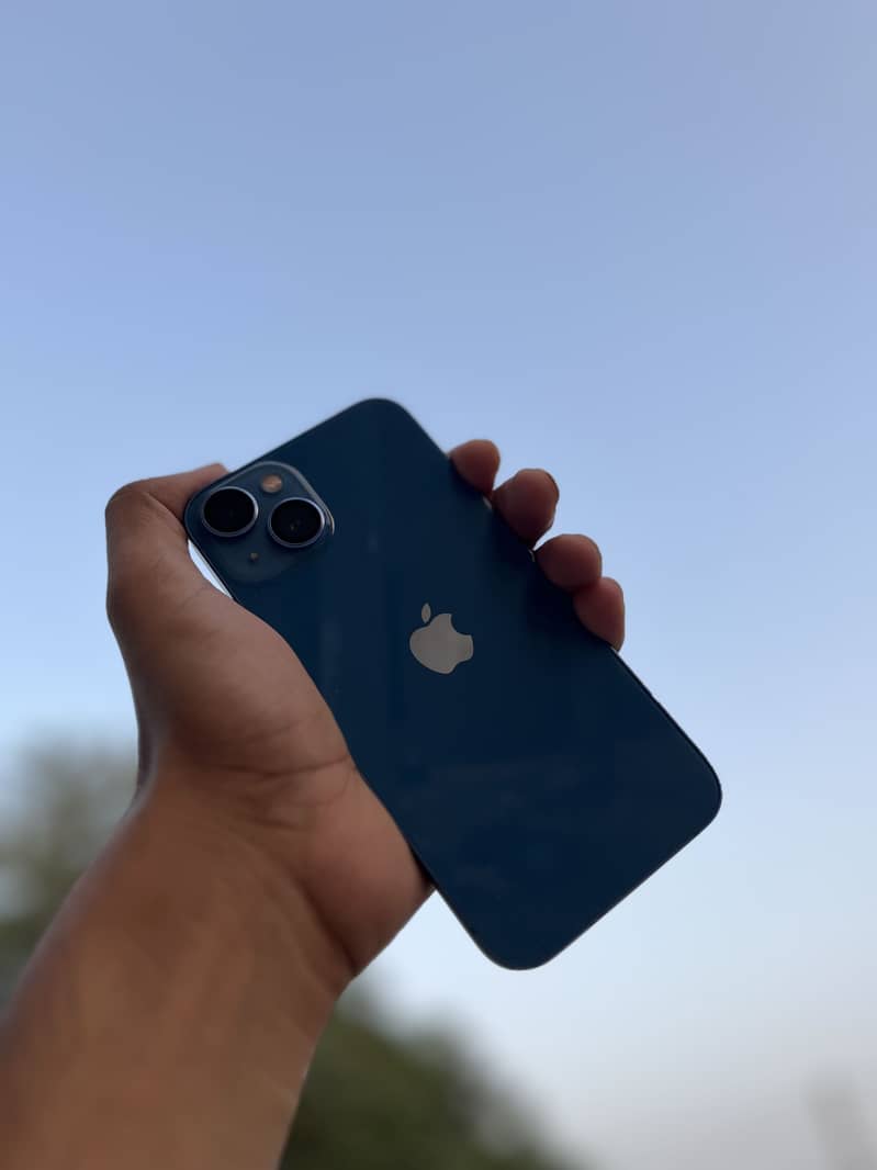 Apple iPhone 13 5