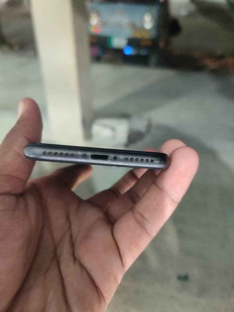 Apple iPhone 8 3