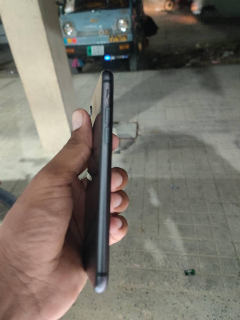 Apple iPhone 8 6