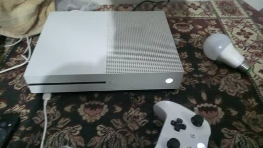 Xbox one s 500 gb with one wireless original controller
