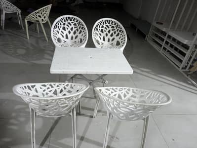 4 chair with 1 table