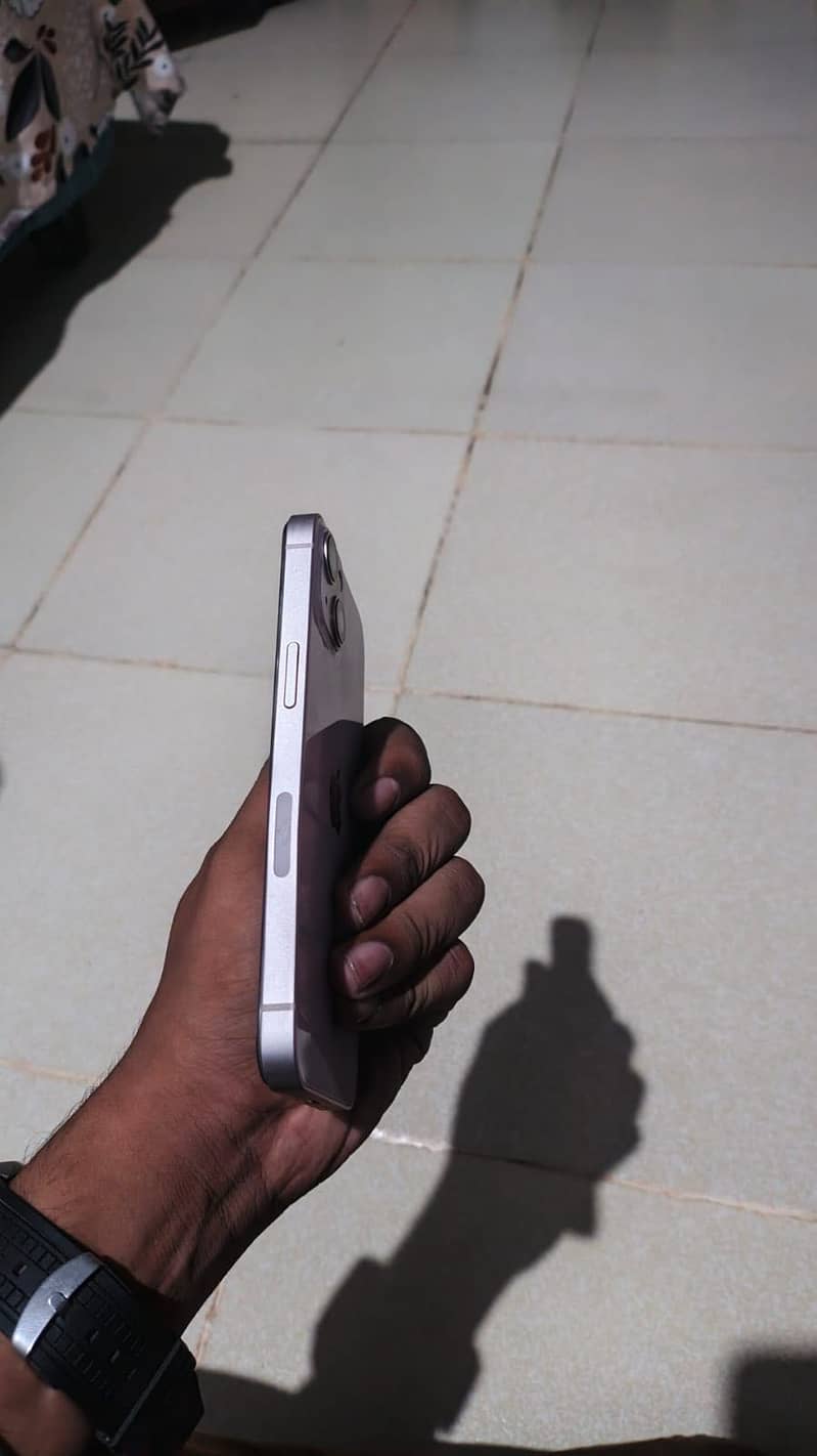 Apple iPhone 13 2
