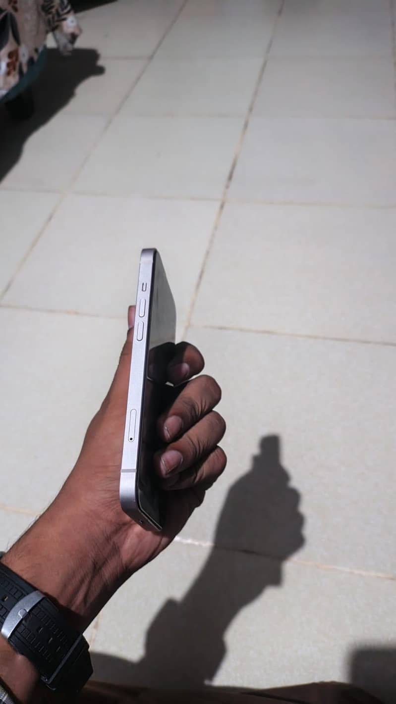 Apple iPhone 13 3