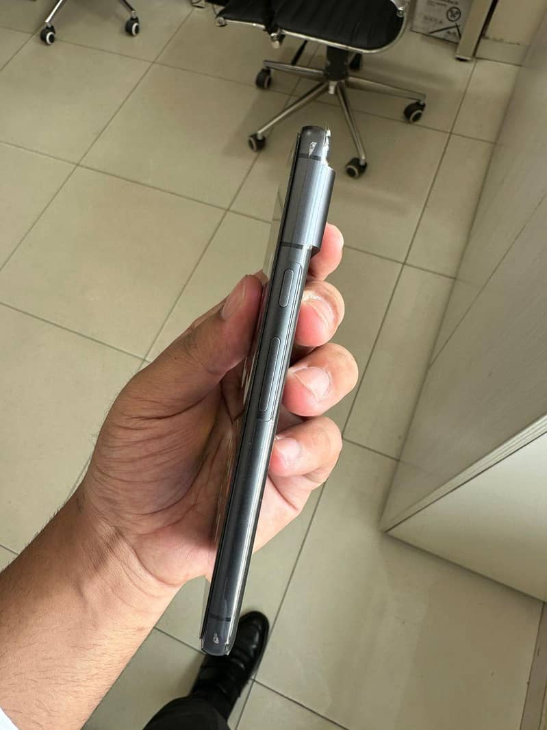 Google Pixel 8 4